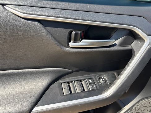 Used 2025 Toyota RAV4 XLE AWD/4WD image 13