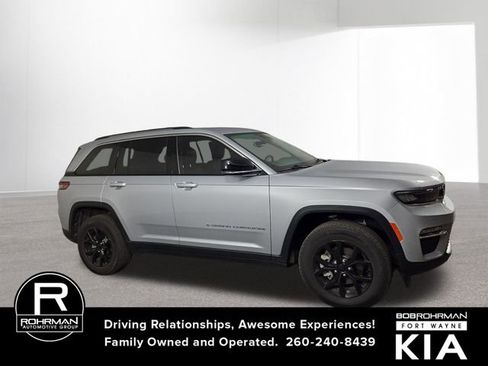 Used 2022 Jeep Grand Cherokee Limited image 5
