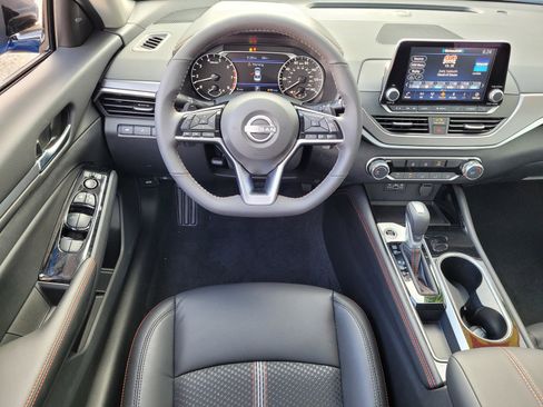 New 2025 Nissan Altima 2.5 SR image 8