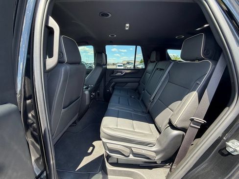 Used 2025 GMC Yukon Elevation AWD/4WD image 5
