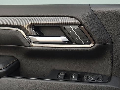 Used 2024 GMC Sierra 2500 AT4 w/ Technology Package image 27