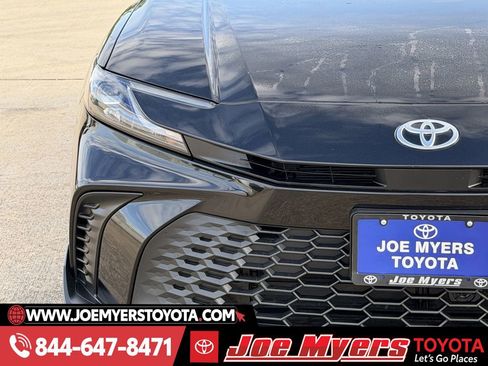 Used 2025 Toyota Camry SE image 5