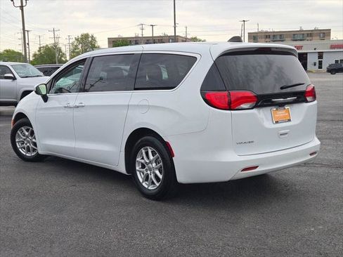 Certified 2023 Chrysler Voyager LX FWD image 12