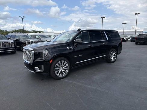 Used 2023 GMC Yukon XL Denali w/ Denali Reserve Package image 7