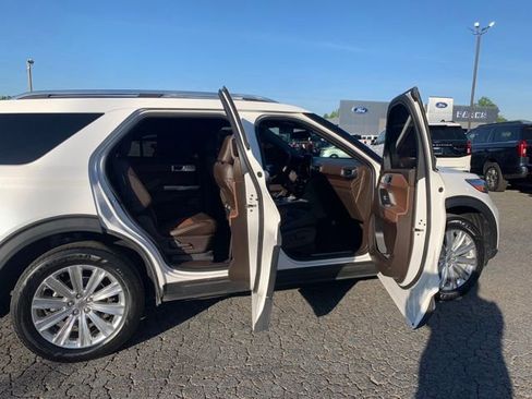 Certified 2024 Ford Explorer King Ranch w/ Technology Package AWD/4WD image 12