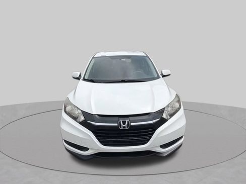 Used 2018 Honda HR-V LX image 2
