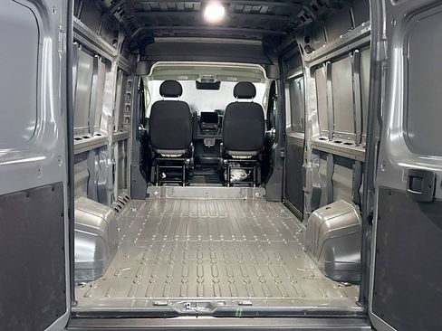 New 2026 RAM ProMaster 2500 w/ Premium Convenience Group FWD image 20