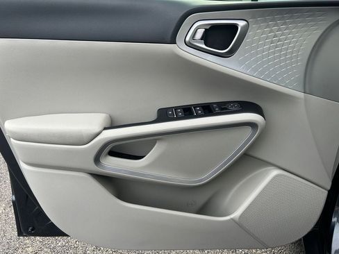 Used 2025 Kia Soul LX image 22