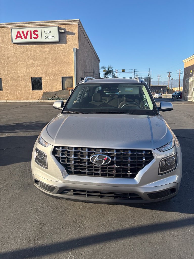 Used 2025 Hyundai Venue SEL FWD image 2