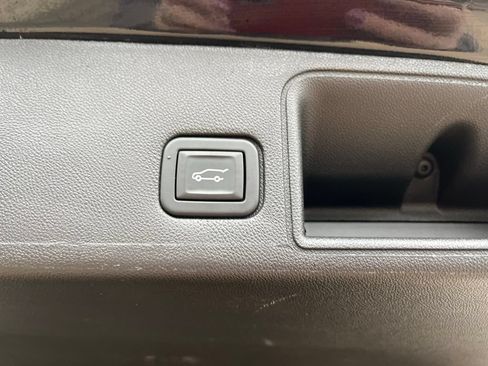 Used 2024 GMC Terrain SLT AWD/4WD image 29