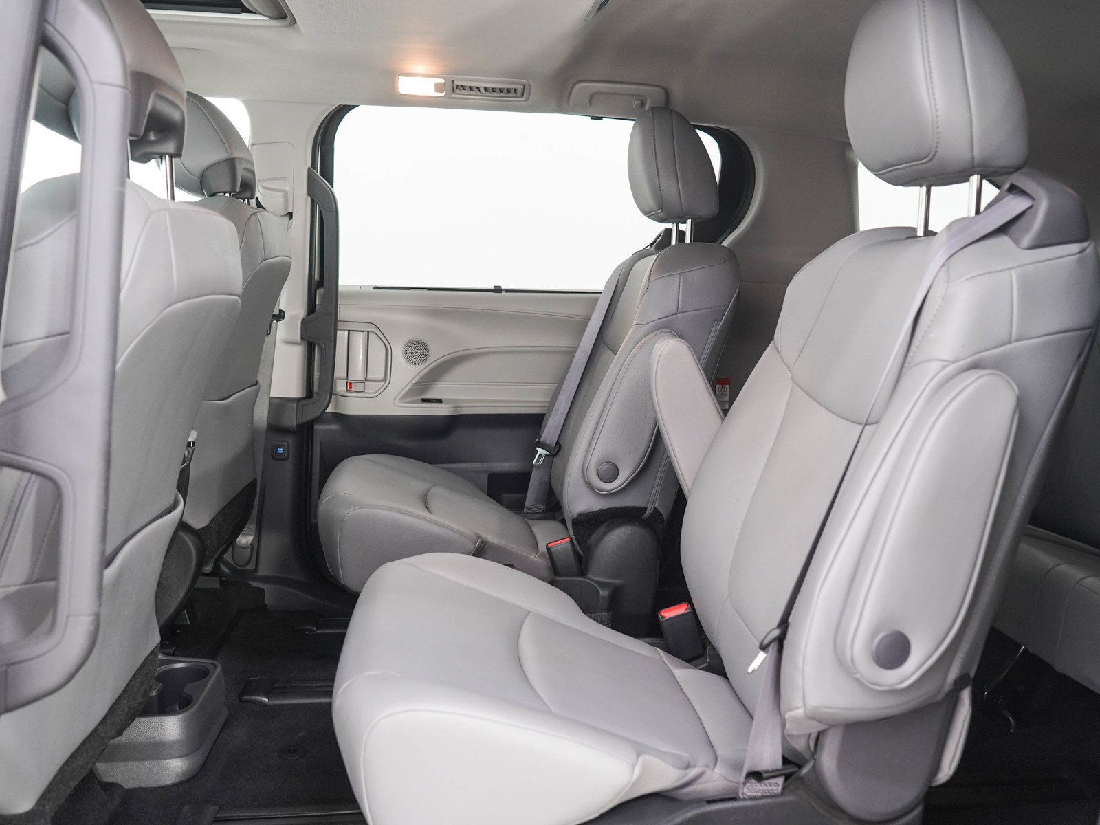 Used 2024 Toyota Sienna XLE AWD/4WD image 16