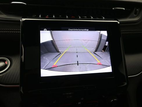 Used 2025 Jeep Grand Cherokee Altitude RWD image 3