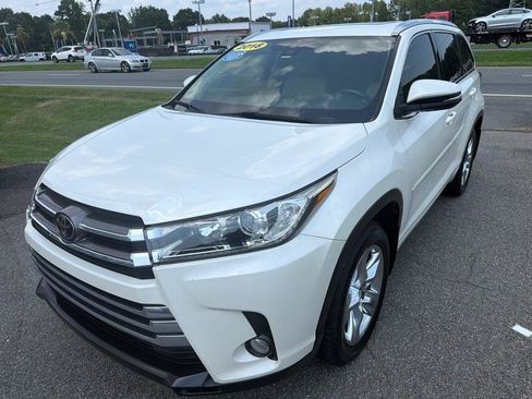 Used 2018 Toyota Highlander Limited FWD image 4