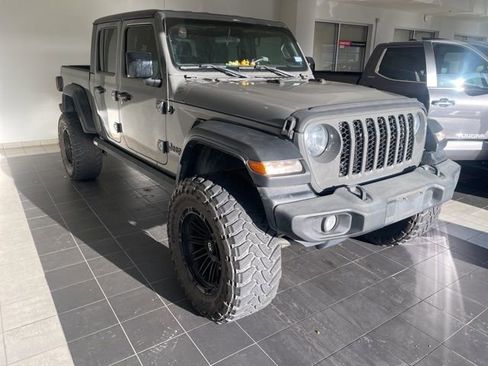 Used 2020 Jeep Gladiator Sport image 8