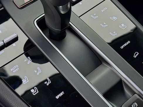 New 2026 Porsche Macan image 22
