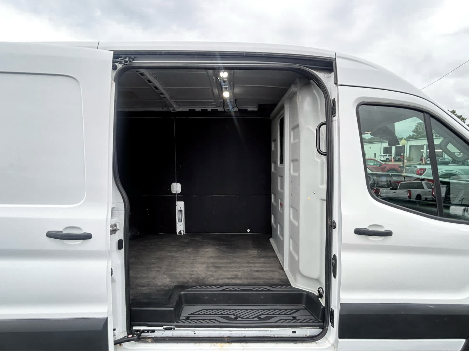 Used 2024 Ford Transit 250 148 Medium Roof w/ Load Area Protection Package RWD image 5