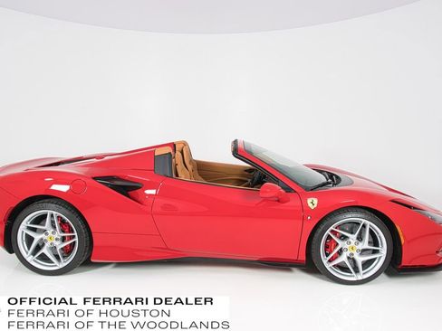 Used 2023 Ferrari F8 Tributo image 3