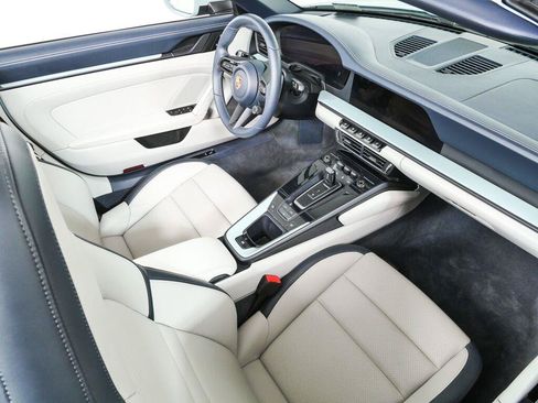 Certified 2025 Porsche 911 Carrera RWD image 27
