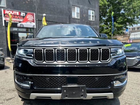 Used 2023 Jeep Wagoneer L Series II w/ Premium Group I AWD/4WD image 2
