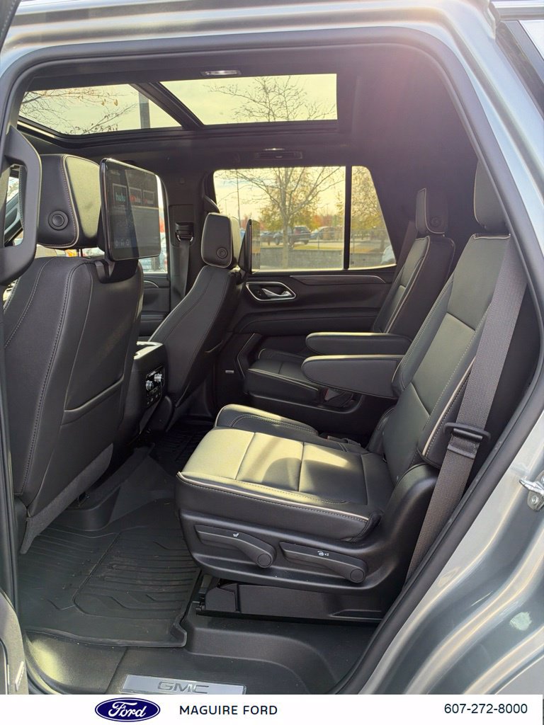 Used 2024 GMC Yukon SLT w/ SLT Premium Package AWD/4WD image 9