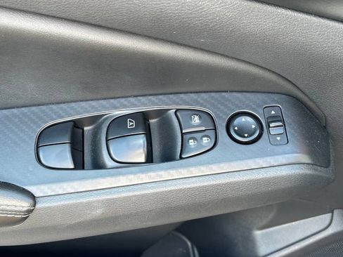 Used 2025 Nissan Altima 2.5 SV FWD image 8