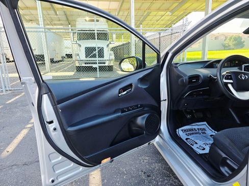 Used 2017 Toyota Prius Two image 11