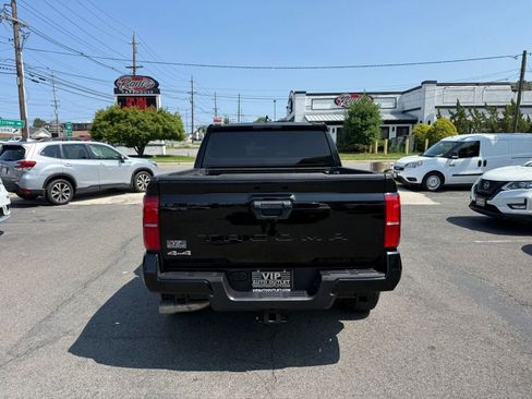 Used 2025 Toyota Tacoma SR5 AWD/4WD image 5