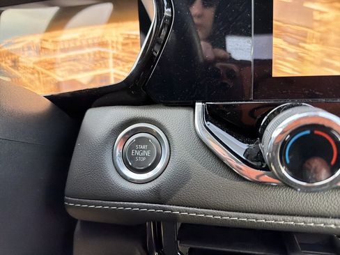 Used 2024 Chevrolet Colorado LT w/ LT Convenience Package AWD/4WD image 16