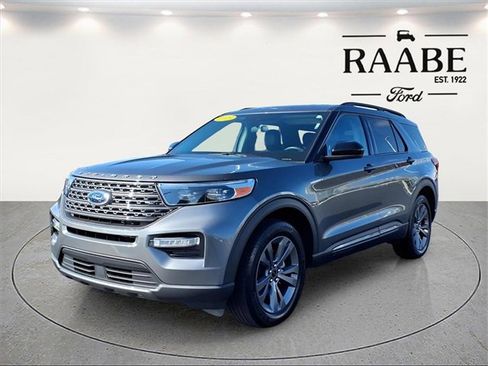 Used 2023 Ford Explorer XLT w/ Equipment Group 202A image 3