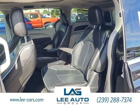 Used 2021 Chrysler Pacifica Limited FWD image 4