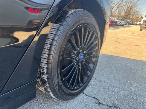 Used 2017 Ford Fusion SE w/ Equipment Group 202A image 9