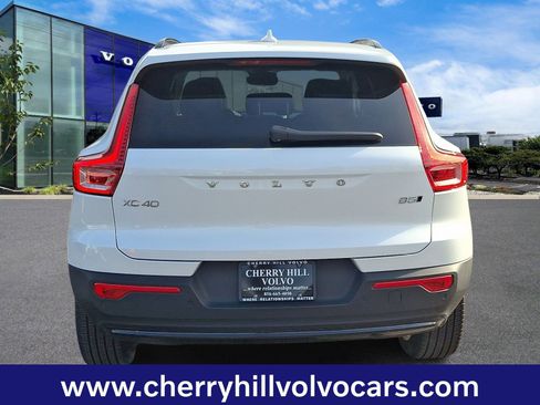 Certified 2025 Volvo XC40 B5 Plus image 6