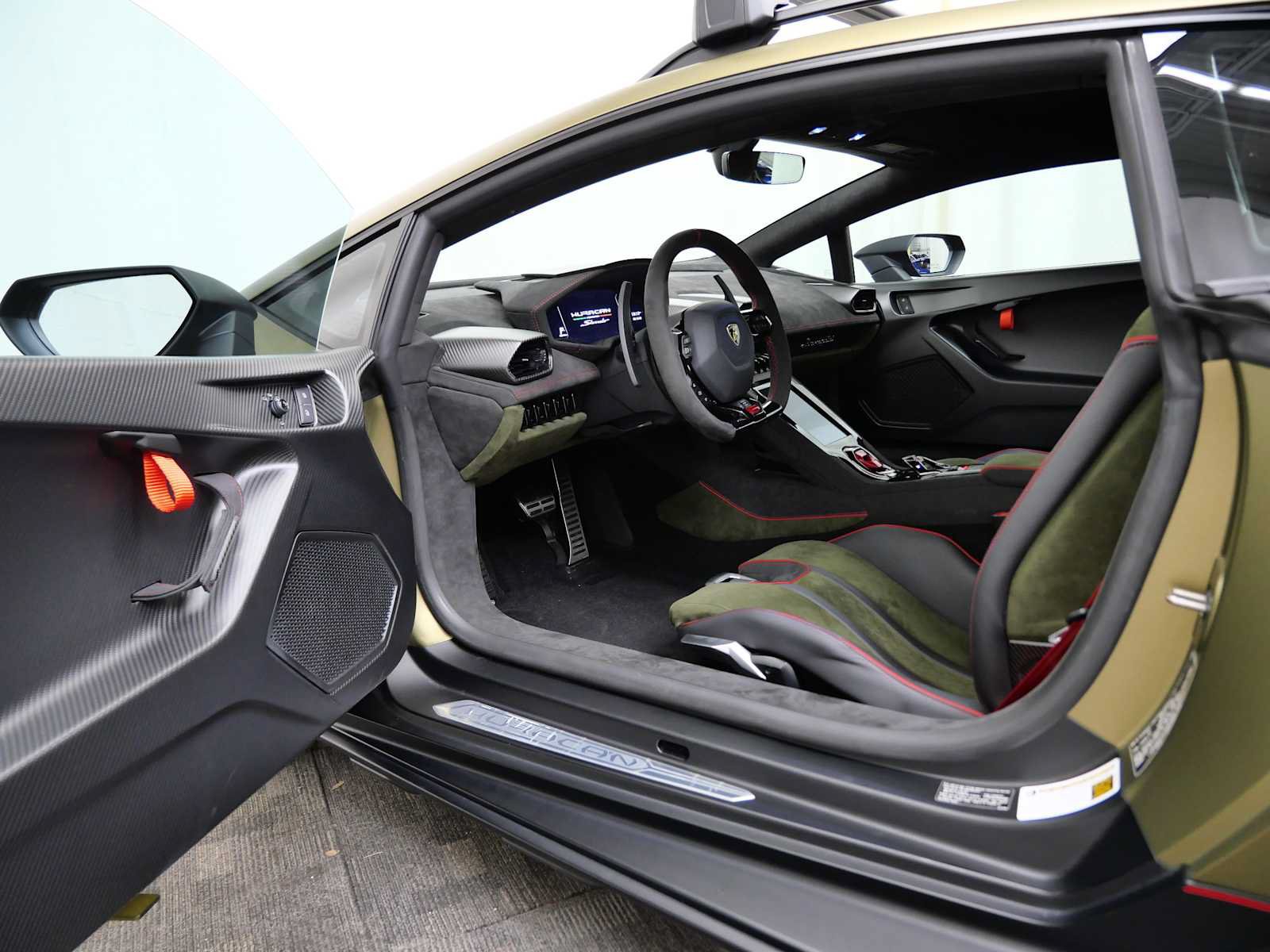 Used 2024 Lamborghini Huracan Sterrato AWD/4WD image 16
