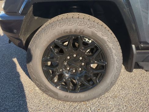 Used 2026 GMC Hummer EV SUV image 33