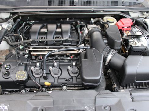 Used 2017 Ford Taurus SE image 44