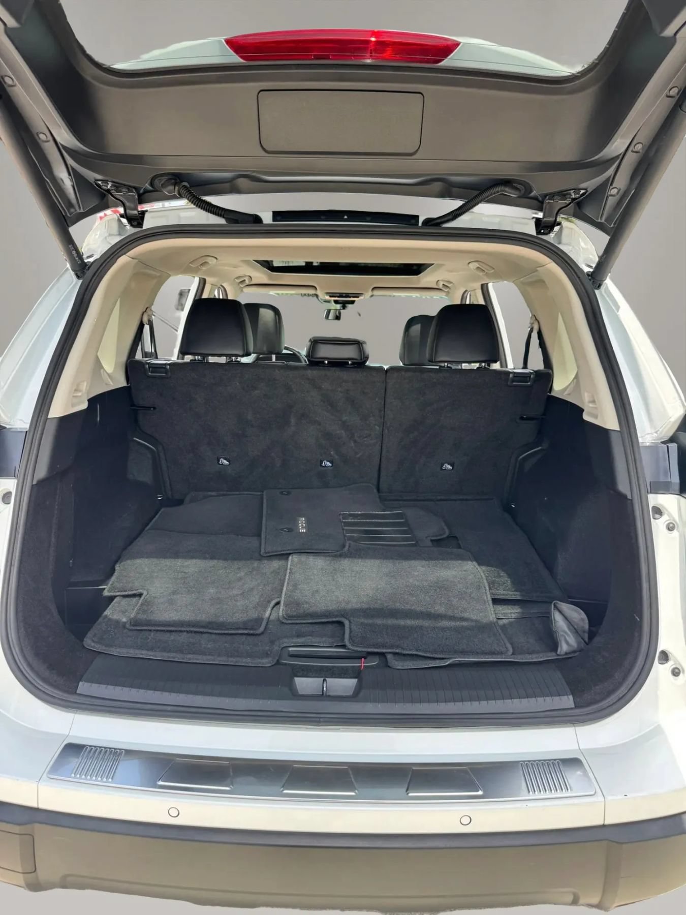 Used 2024 Nissan Rogue SV w/ SV Premium Package FWD image 17