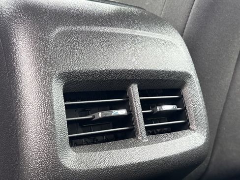 Used 2023 Chevrolet Equinox LS FWD image 23
