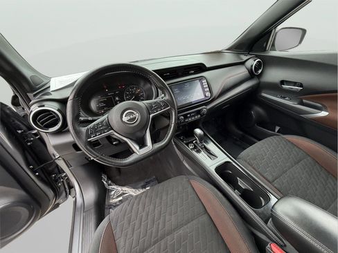 Used 2023 Nissan Kicks SR image 18