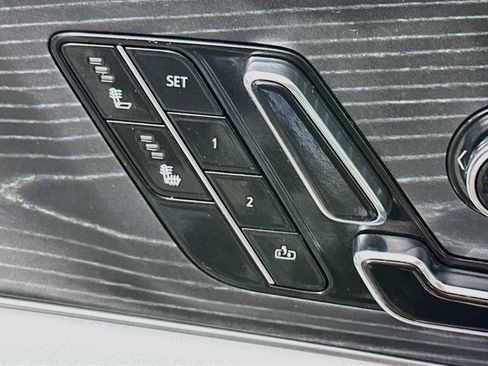 Used 2024 Cadillac Lyriq Luxury AWD/4WD image 20