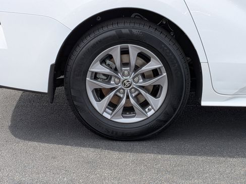 Used 2025 Toyota Sienna LE w/ LE Plus Package AWD/4WD image 12