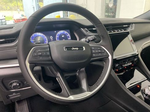 New 2025 Jeep Grand Cherokee Laredo w/ Luxury Tech Group I image 22