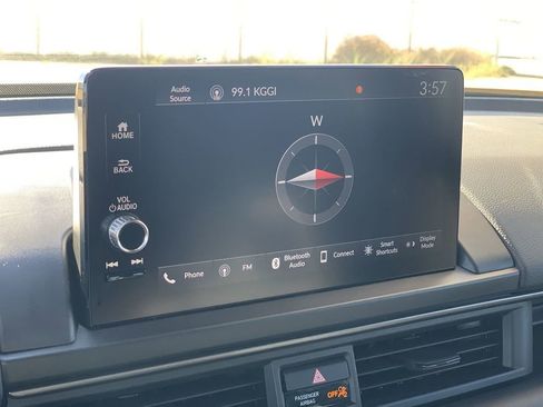 Used 2025 Honda Pilot TrailSport image 11