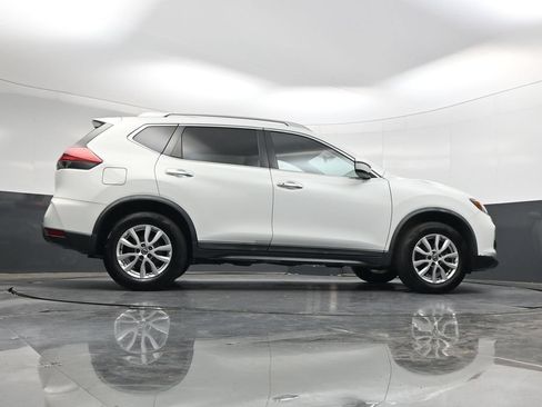 Used 2018 Nissan Rogue SV AWD/4WD image 32