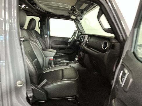 Used 2023 Jeep Wrangler Unlimited Sahara AWD/4WD image 34