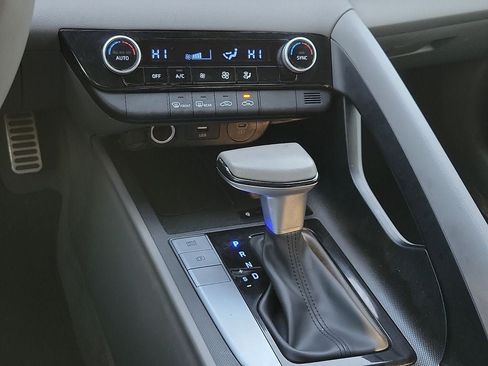 Used 2025 Hyundai Elantra Sport FWD image 17