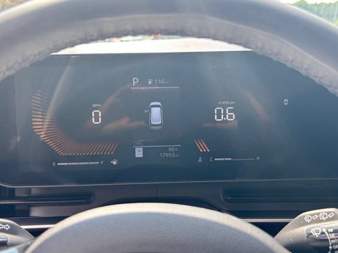 Used 2026 Kia Carnival FWD image 38