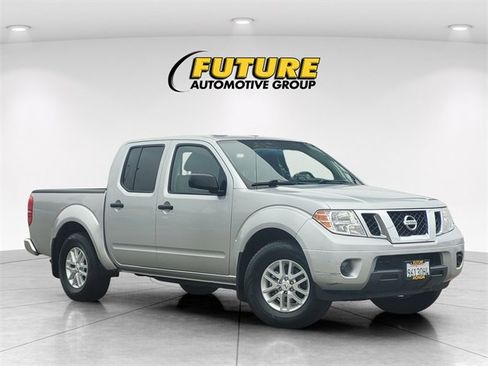 Used 2017 Nissan Frontier SV image 1