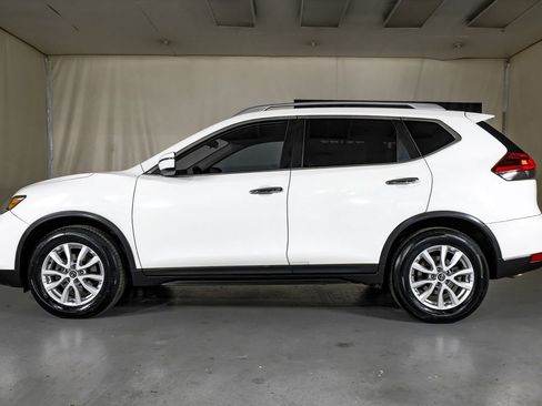 Used 2018 Nissan Rogue SV image 11