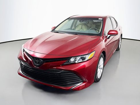 Used 2018 Toyota Camry L image 4