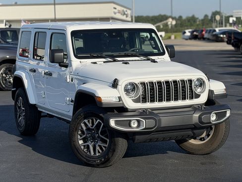 Used 2025 Jeep Wrangler Unlimited Sahara AWD/4WD image 4